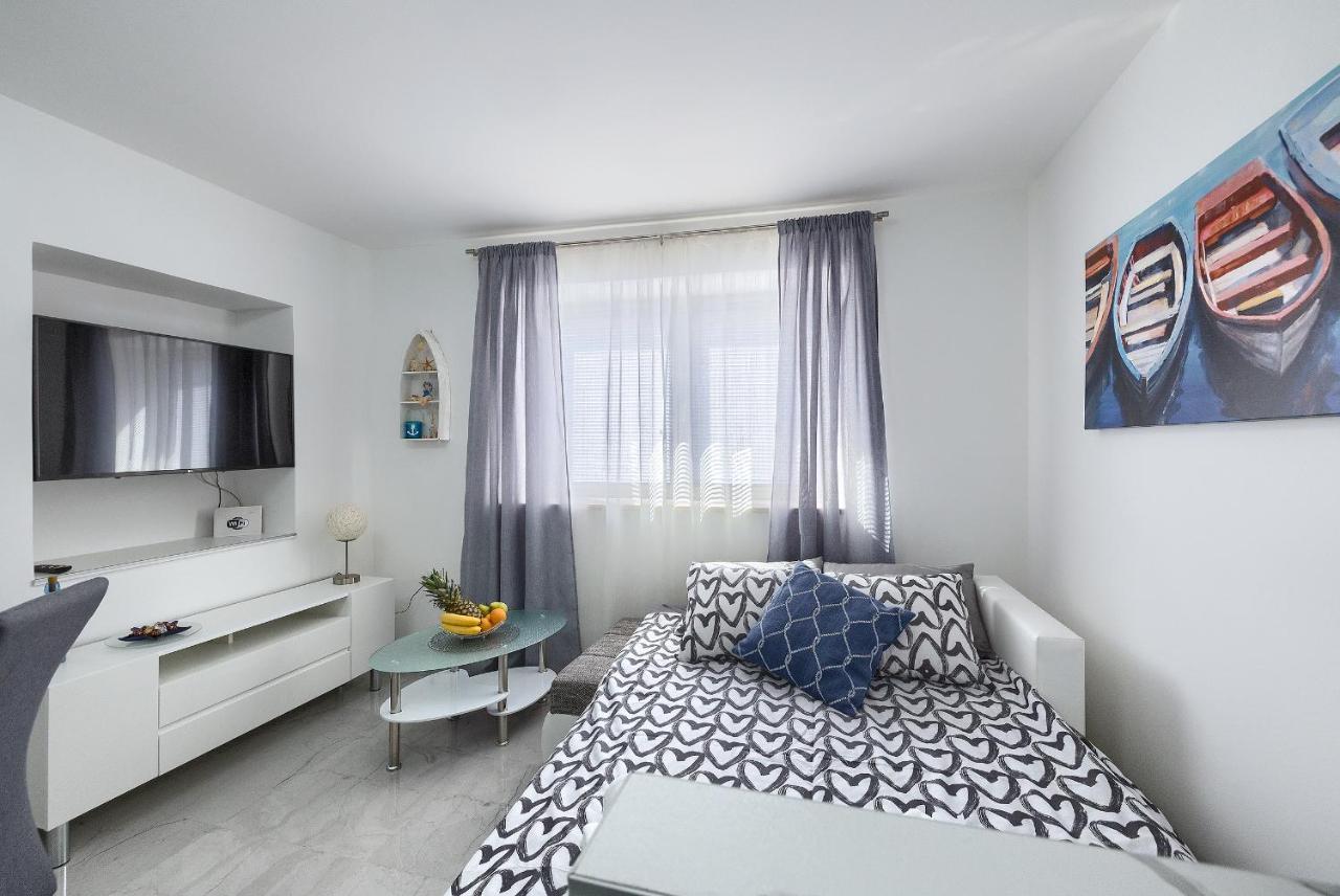 Studio Apartman Luka Pomer Eksteriør billede