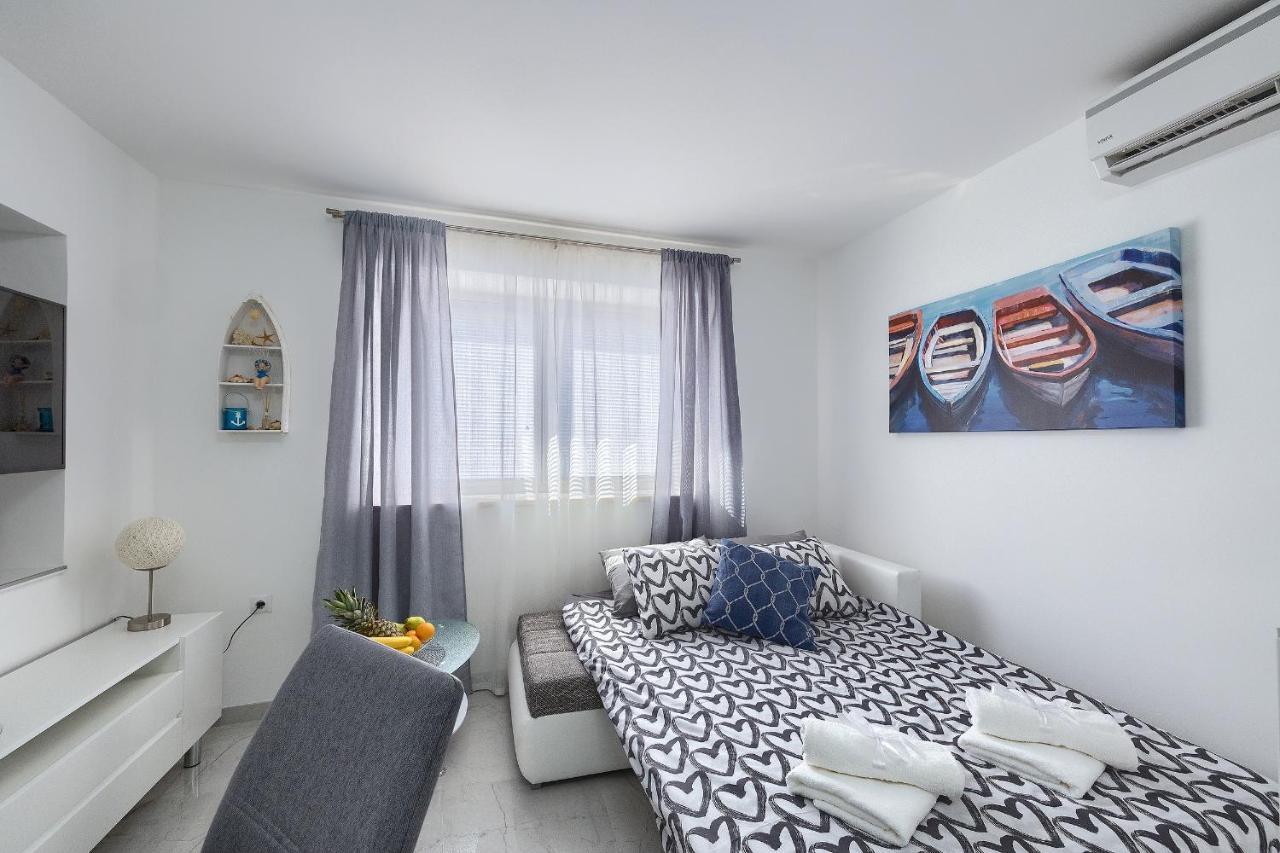 Studio Apartman Luka Pomer Eksteriør billede