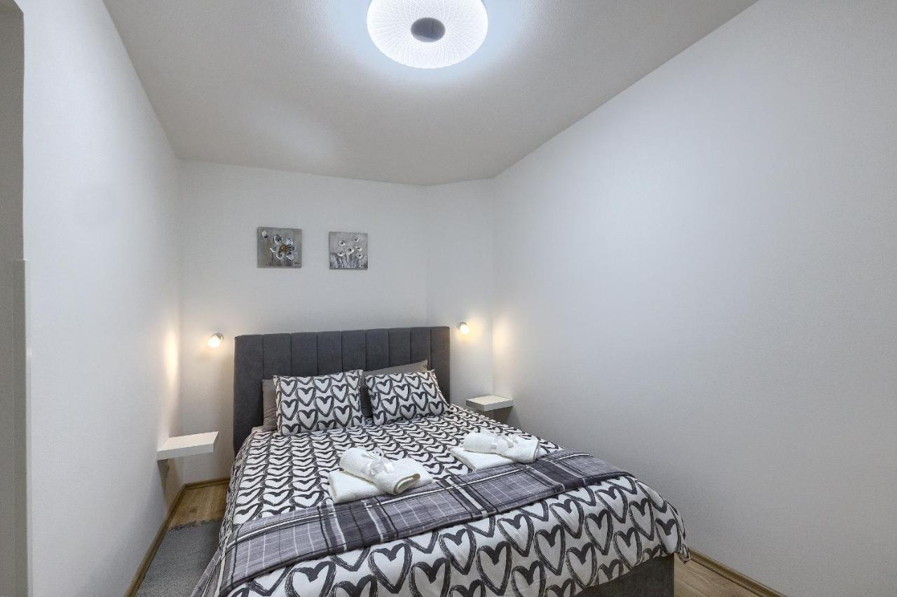 Studio Apartman Luka Pomer Eksteriør billede