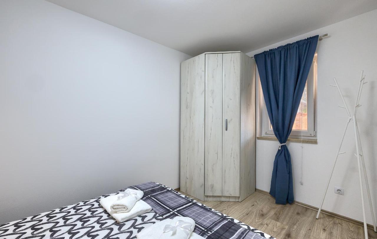 Studio Apartman Luka Pomer Eksteriør billede